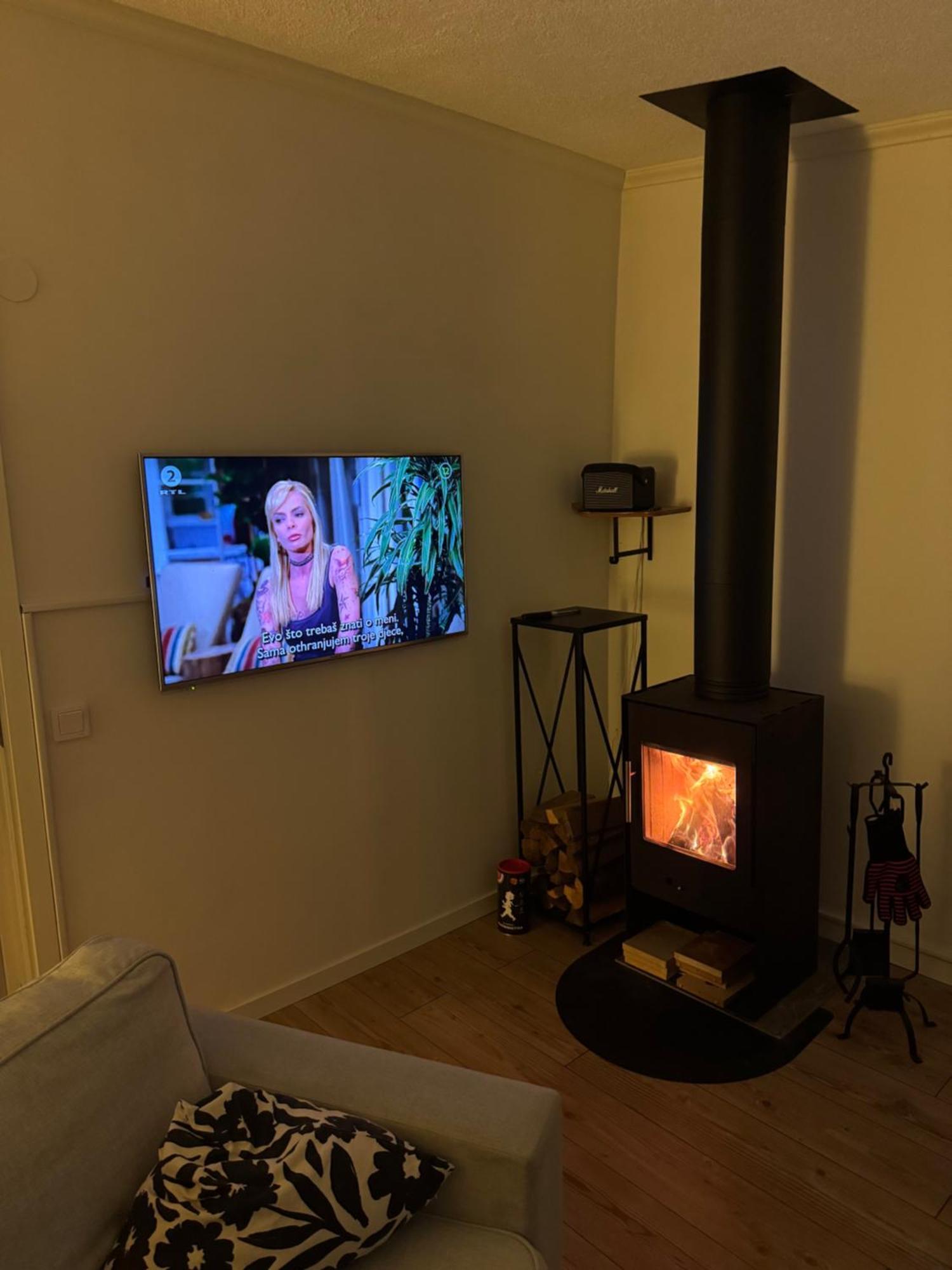 Mysig Stuga I Naevesta Örebro Esterno foto