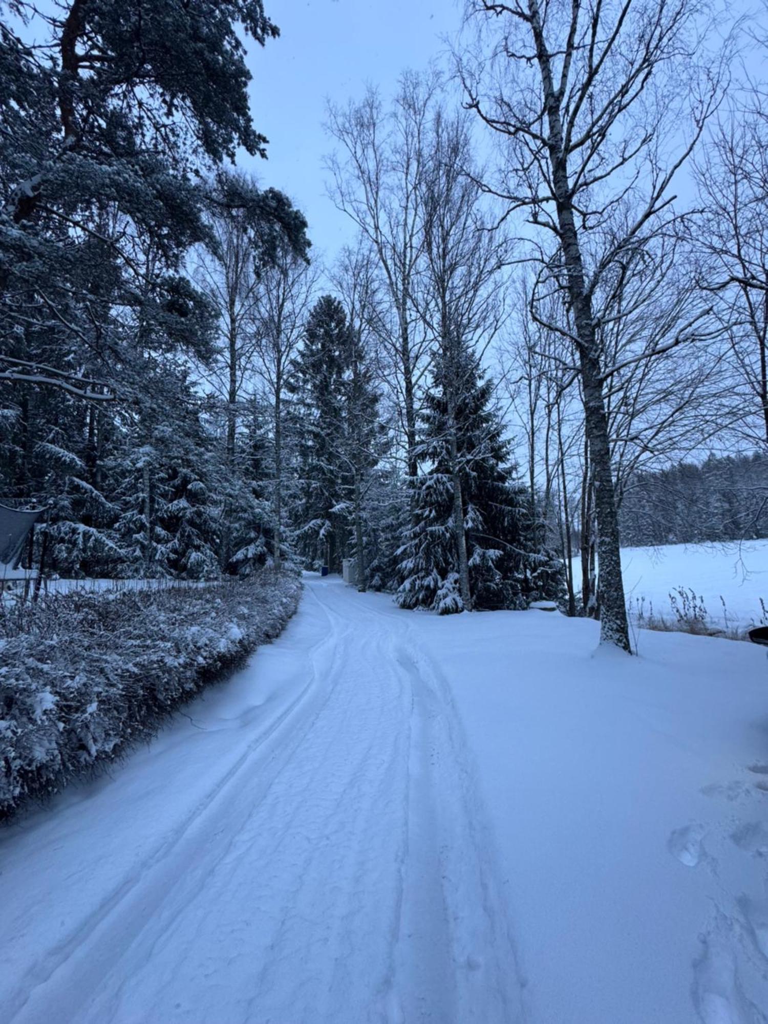Mysig Stuga I Naevesta Örebro Esterno foto